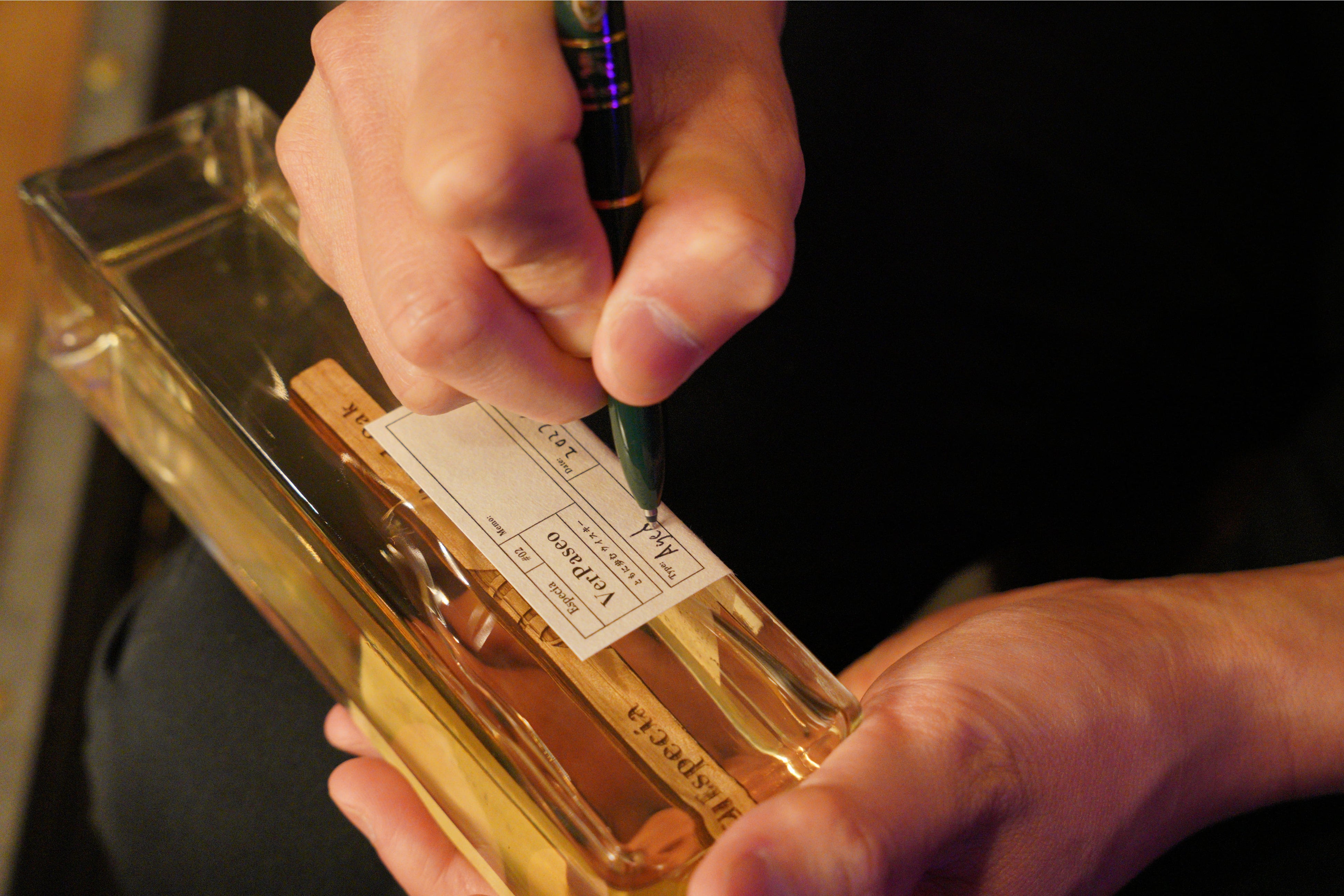 熟成開始日などを書き込めるラベル付き