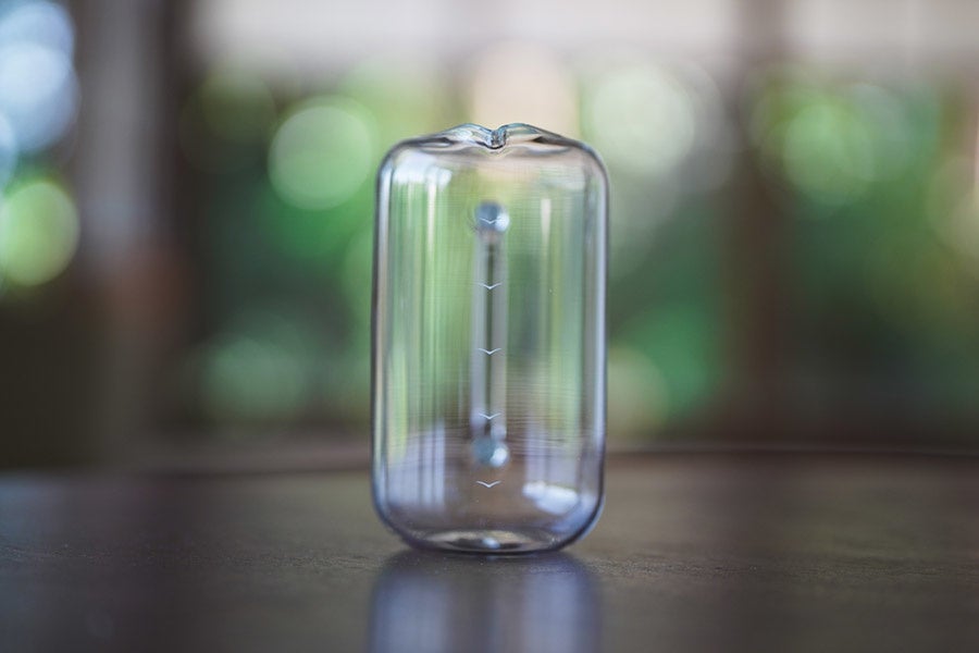 目盛りは100ml単位。