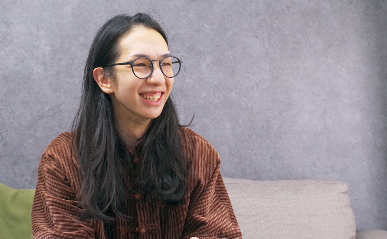 注目の漢方養生分野で急成長中Youtuber「ロン毛メガネ」が、女性特有の悩みに寄り添った和漢果実ブレンドを発売決定
