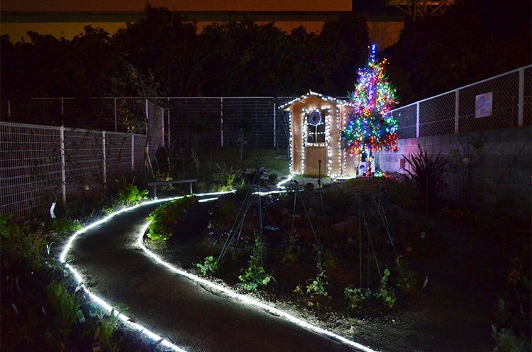 点灯中のエンジ村の様子