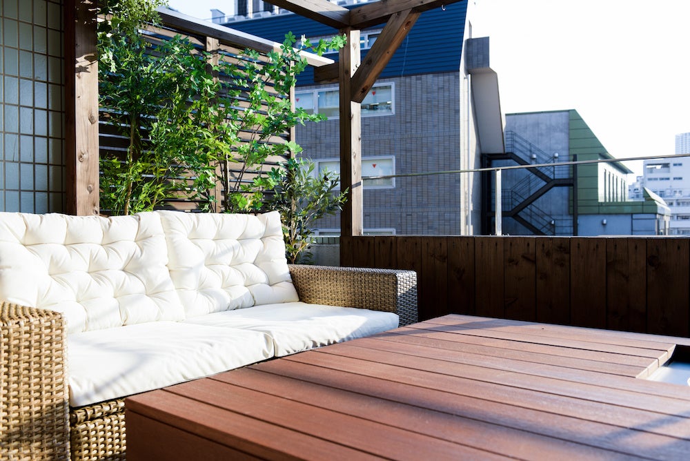 晴れた日は特に爽快な屋外テラス席が人気