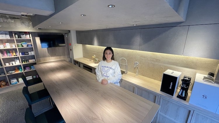 店長の秋國他、専門的知識のあるCBDアドバイザーがお迎えいたします