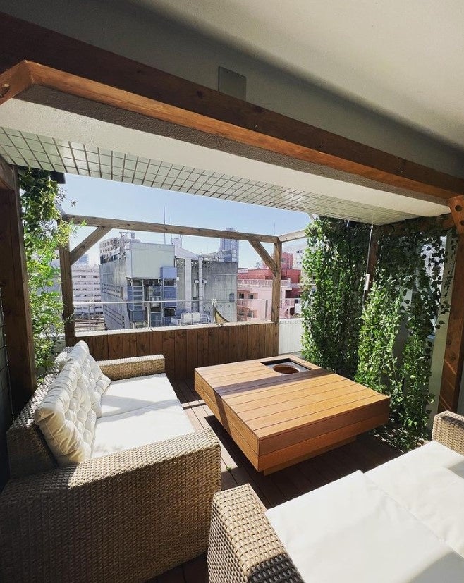 広々として開放感のあるテラス