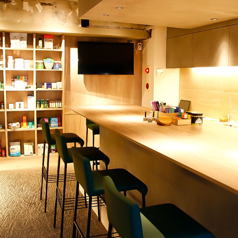 個室・テラス席ありの隠れ家的ラウンジ