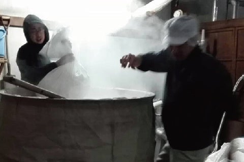 HOTEL WOOD 高山オリジナルツアー 平田酒造場 酒蔵見学の様子