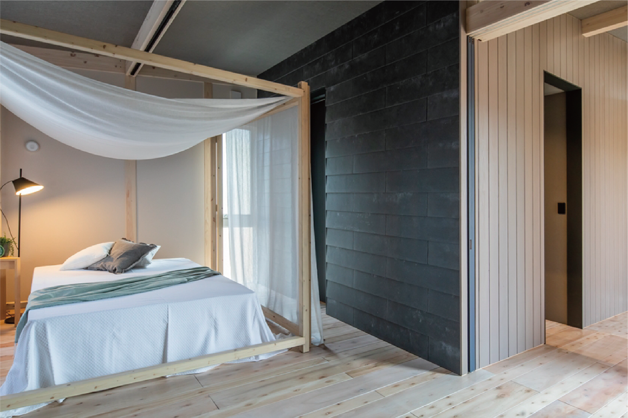 ユーカリフロアが心地よい主寝室