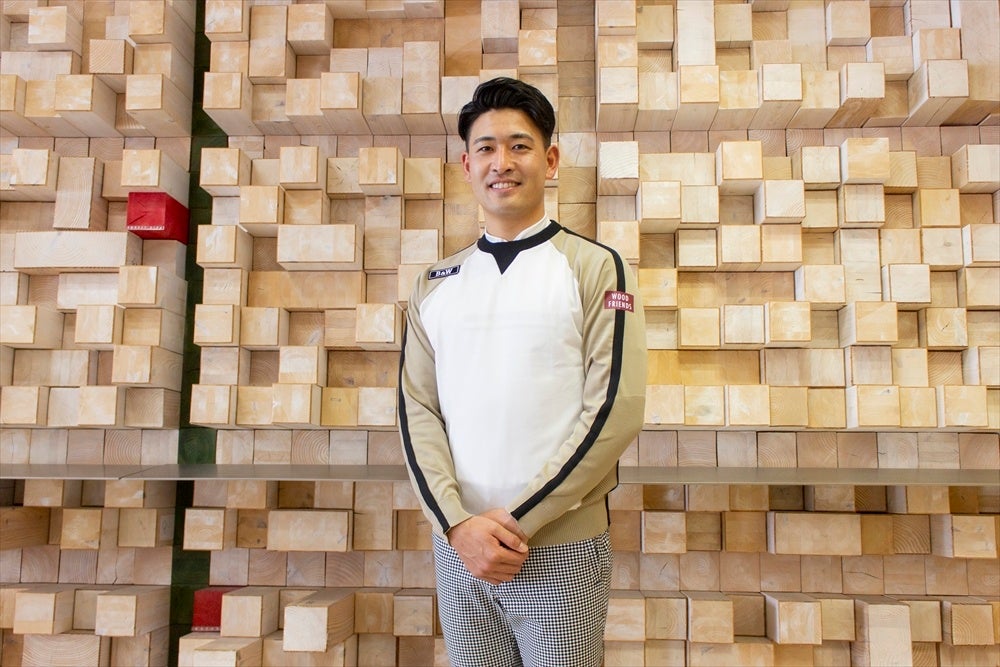 ロゴ入りのウェアを着用した池上憲士郎選手 （ブラックアンドホワイトスポーツウェア株式会社協力）