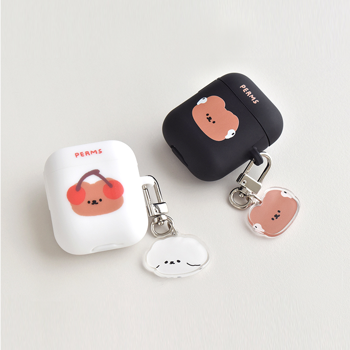 AirPodsケース_聞いてるクマ、チェリーを聞いてるクマ