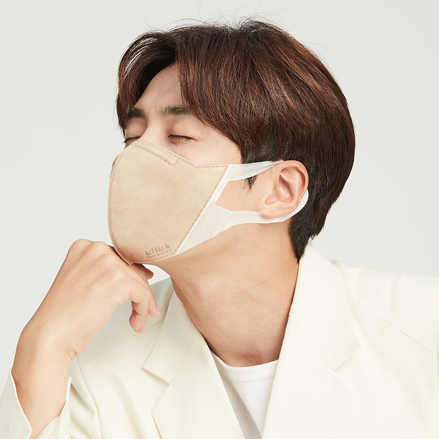 俳優のキム・ソンホがイメージモデルを務めるミーママスク