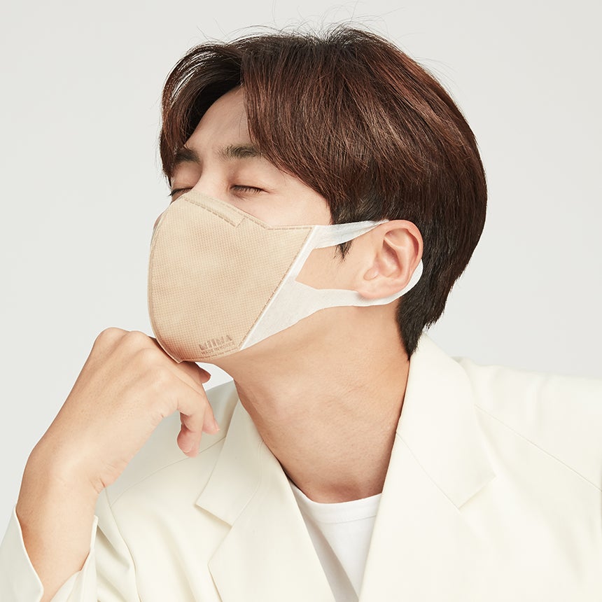 俳優のキム・ソンホがイメージモデルを務めるミーママスク