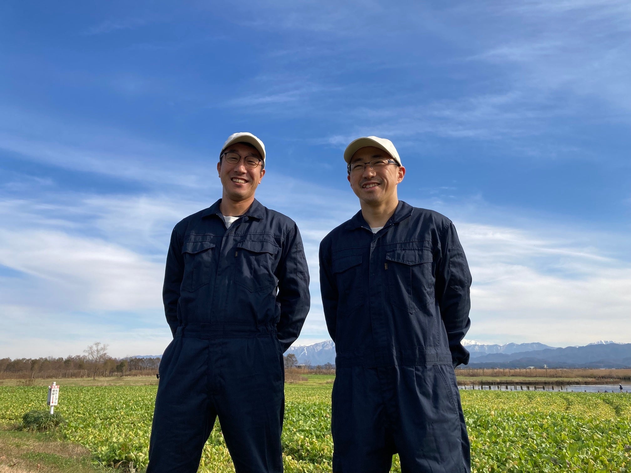 写真左が代表の田中。右はともに酒づくりを行う尾﨑