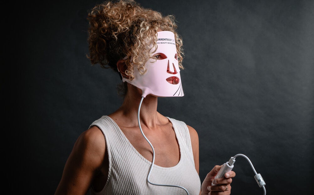 LEDライトセラピーマスク使用風景