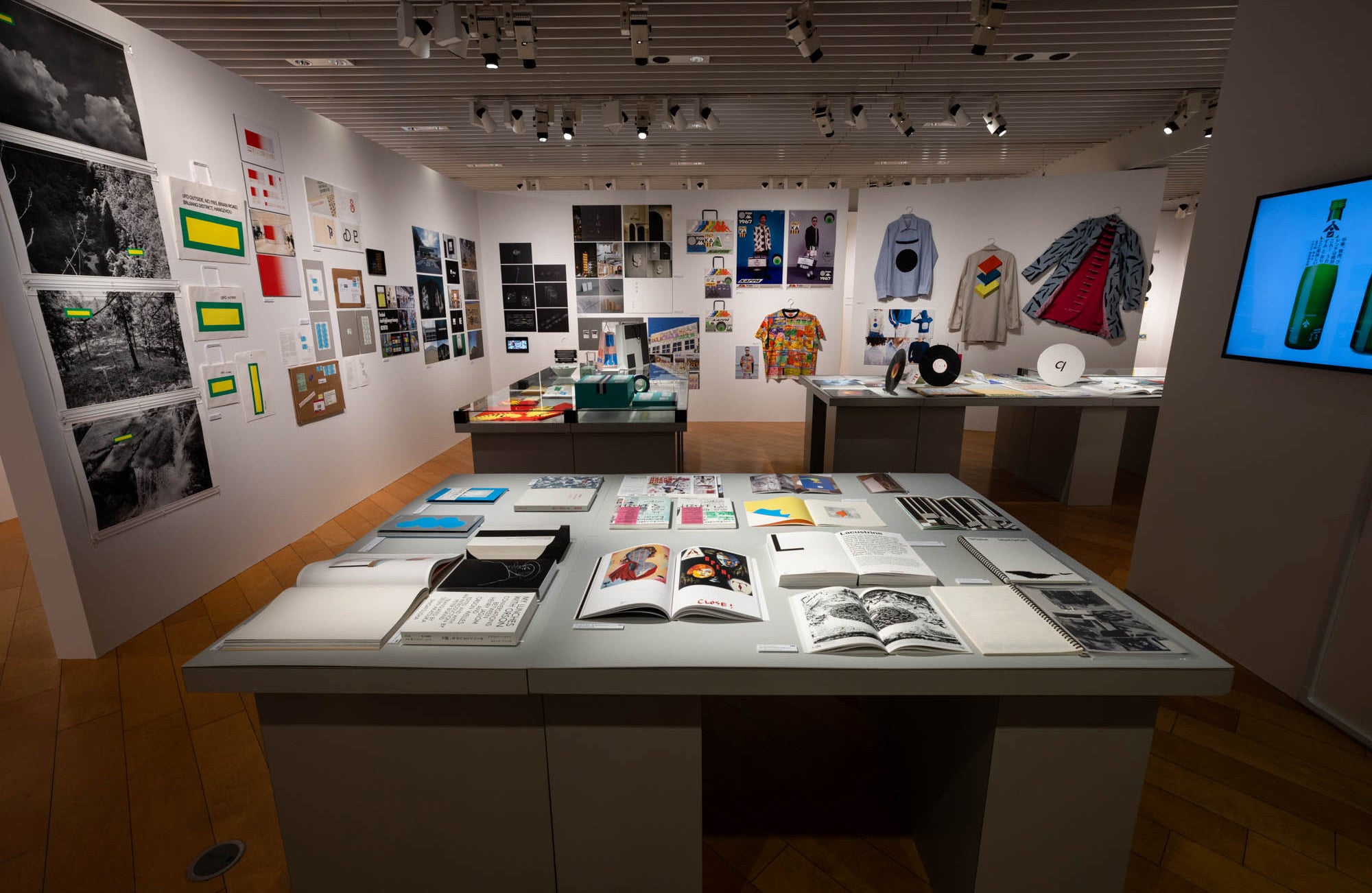 Photography  Mitsumasa Fujitsuka