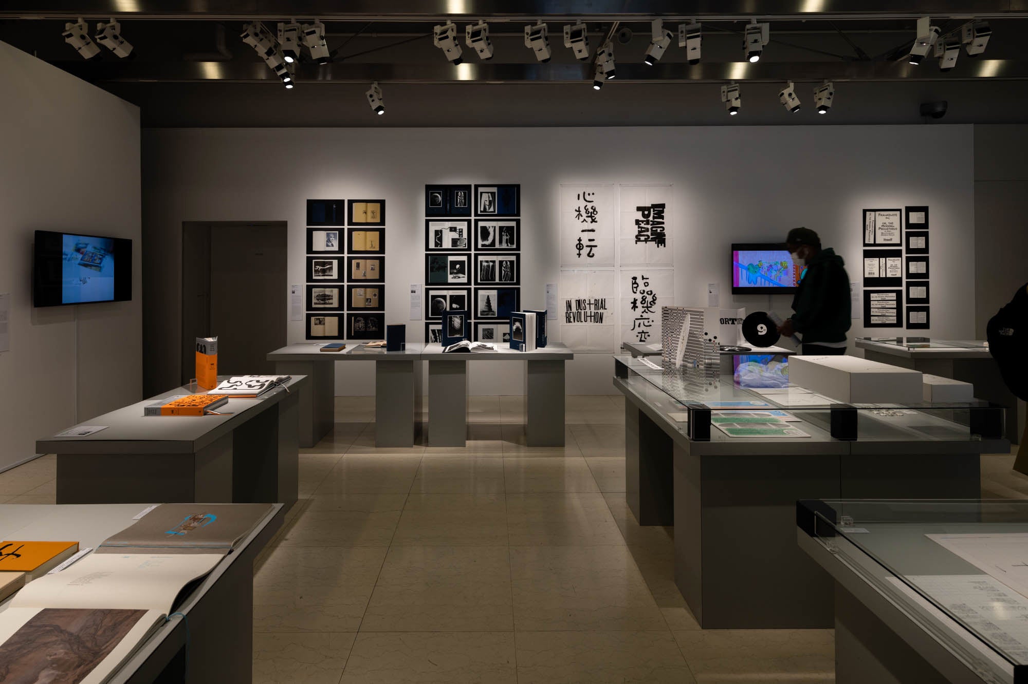 Photography  Mitsumasa Fujitsuka