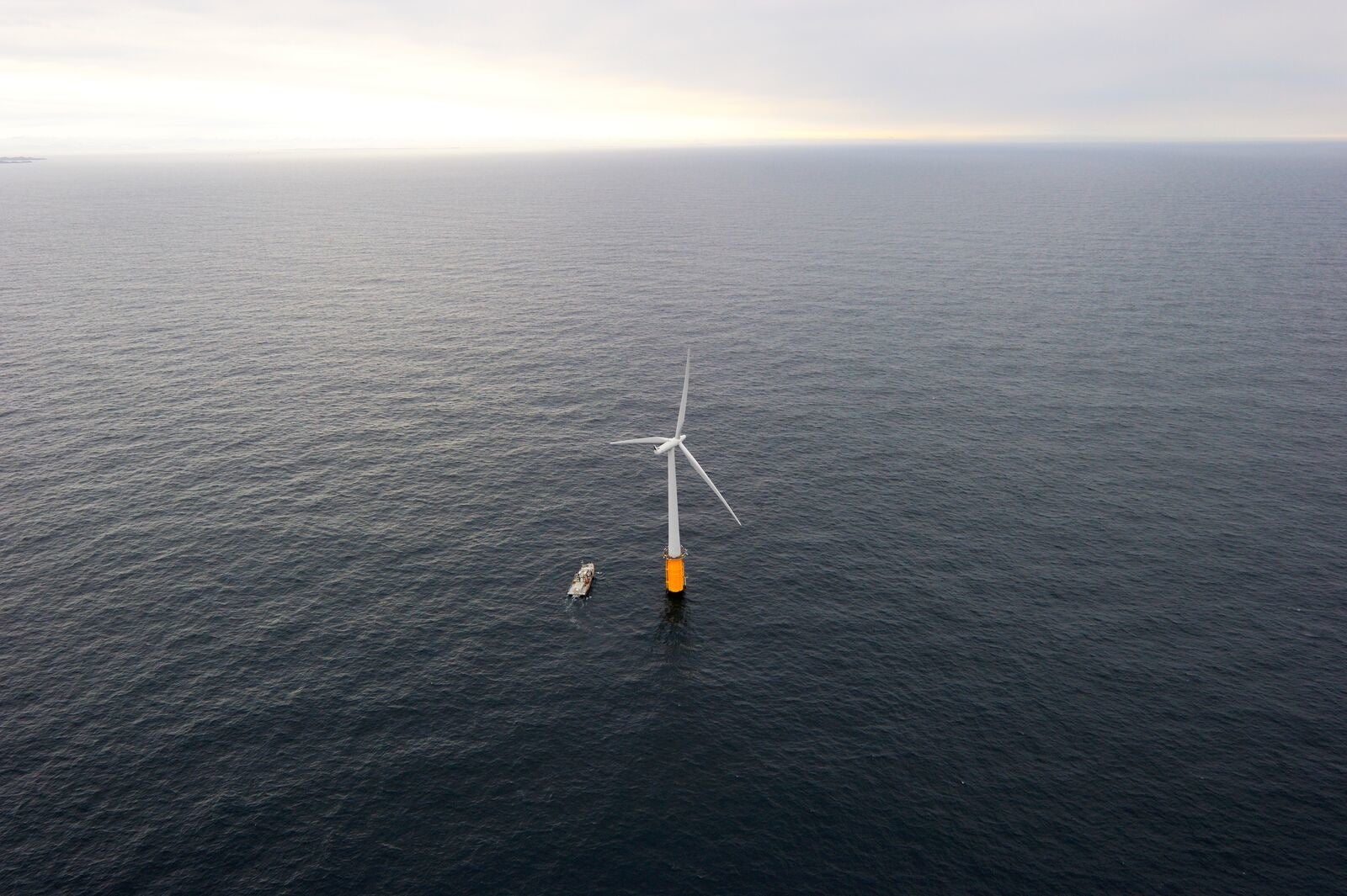 世界初の本格的な浮体式洋上風力発電設備 Hywind - Yngve Ask-Visit Norway