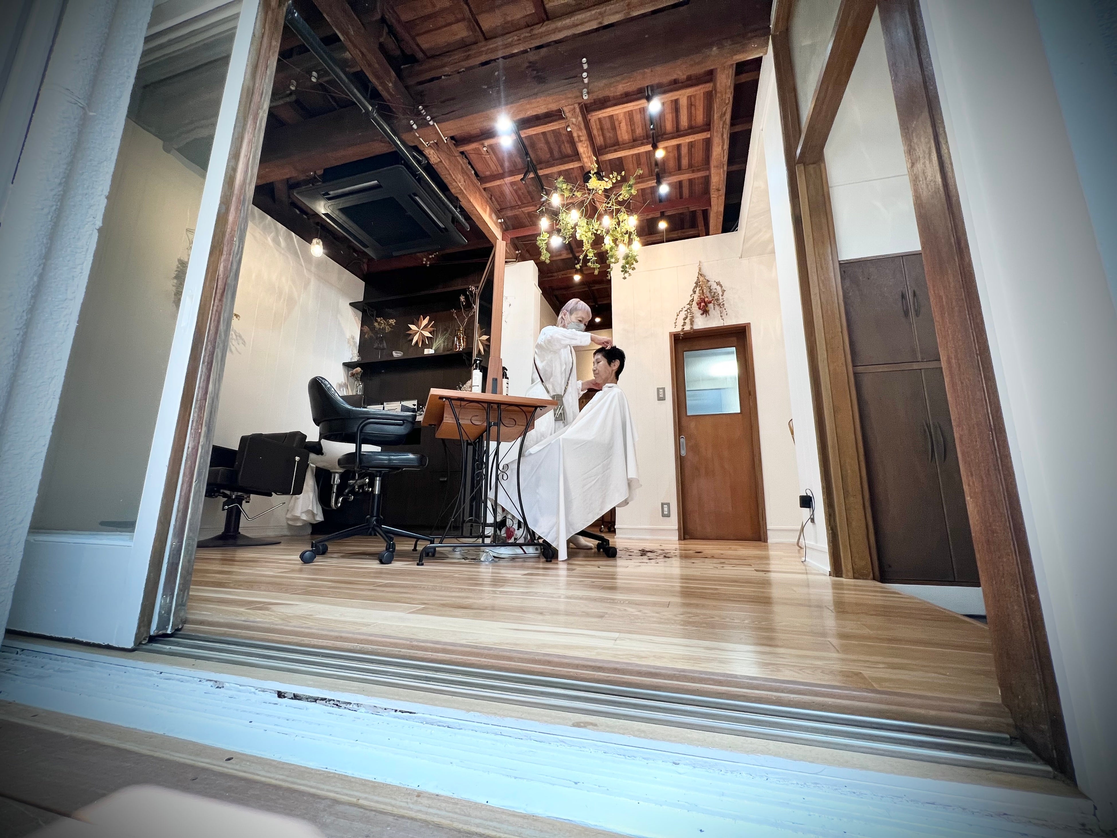 世界文化遺産　姫路城前にある、TICK-TOCK Airline はなれ