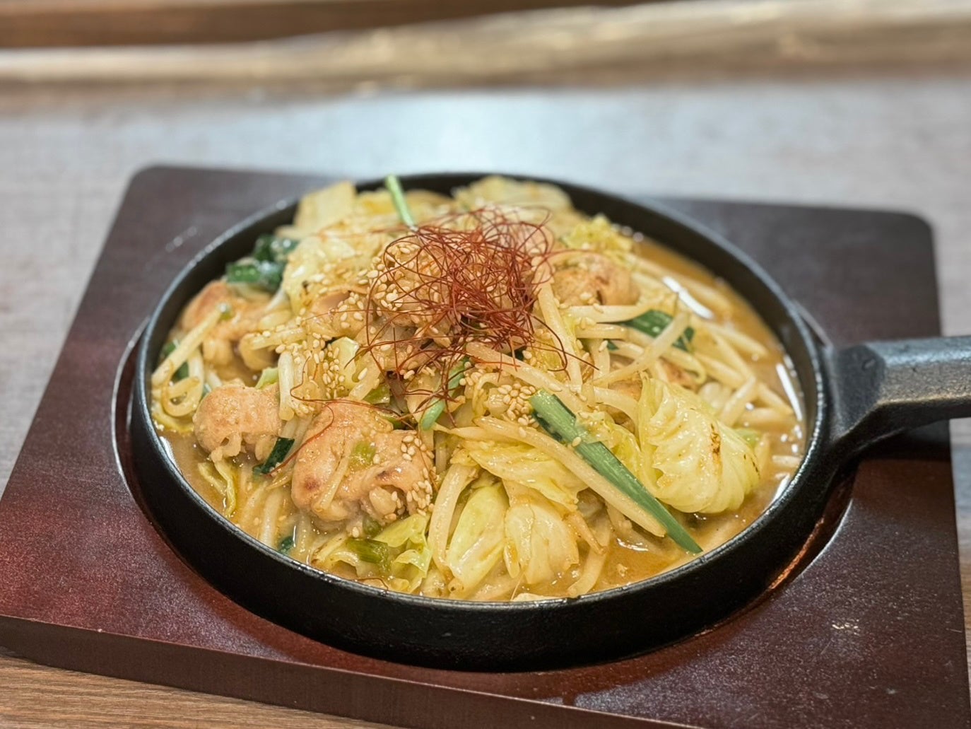 牛ホルモン鉄板焼き