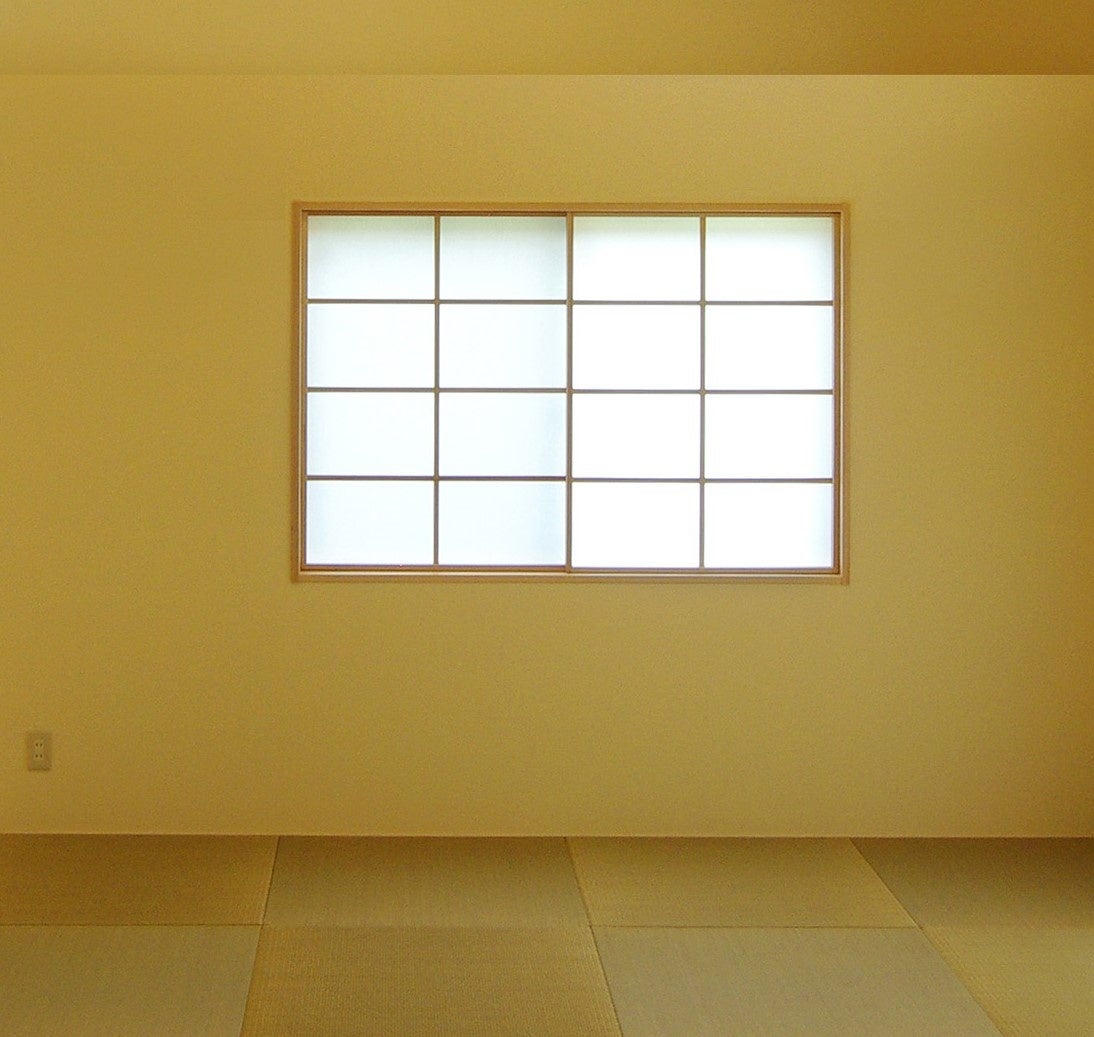 腰窓に障子を取り入れることで 明るく安らぎのある空間を演出