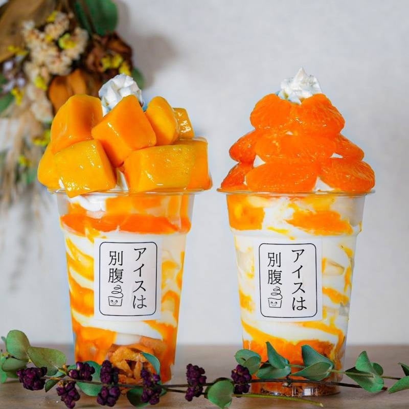 盛りすぎみかん（右）・盛りすぎマンゴー（左）