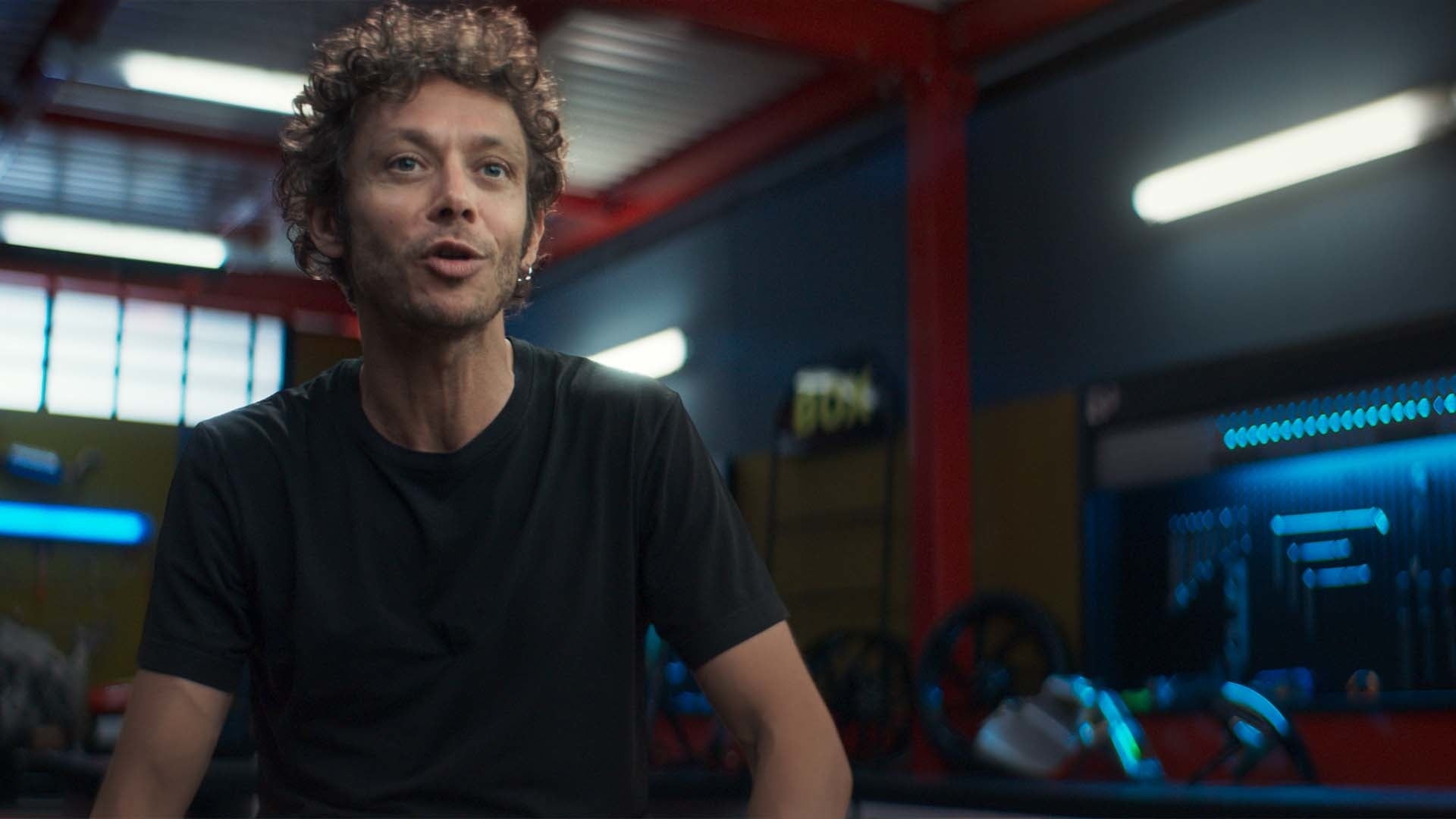 バレンティーノ・ロッシ ©2021 SKY STUDIOS LIMITED – SKY ITALIA S.R.L. – FREMANTLE MEDIA ITALIA S.P.A. – MOWE S.R.L.