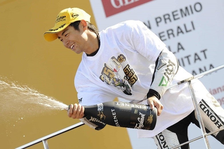 2009年250ccクラス年間総合優勝 青山博一_©アフロ