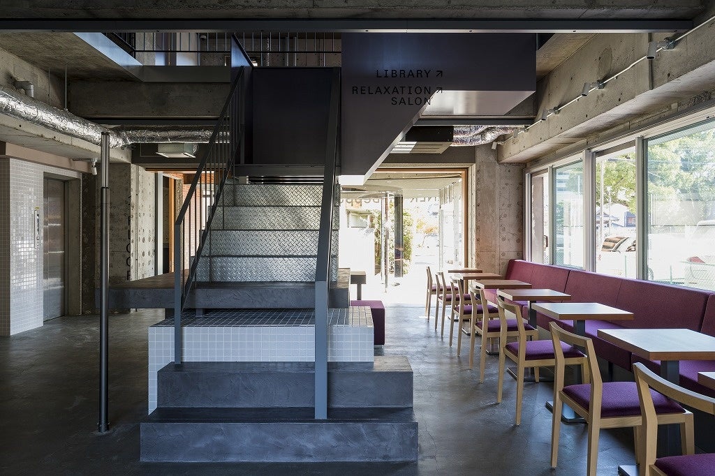 一階ホテル受付兼コワーキングスペース(©︎Anna Nagai )