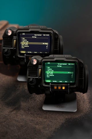 装着・操作可能!Falloutより Pip-Boy 3000を、完全再現した 装着・操作可能!Falloutより Pip-Boy 3000を、完全再現した