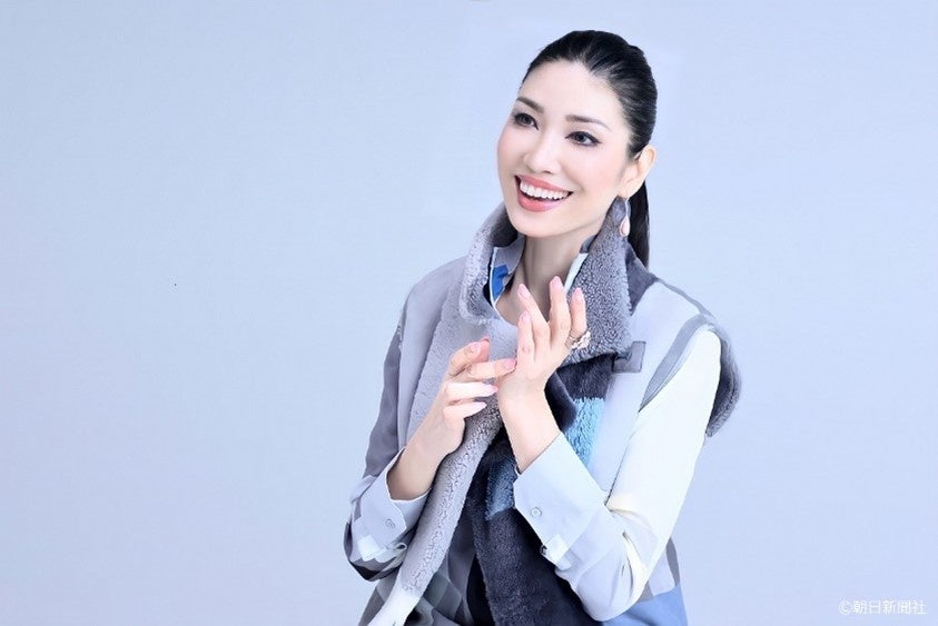 鈴木保奈美さん アンミカさんが語る パリ ファッションウィーク とファッション 株式会社朝日新聞社のプレスリリース 鈴木保奈美さん アンミカさんが語る パリ ファッションウィーク とファッション 株式会社朝日新聞社のプレスリリース