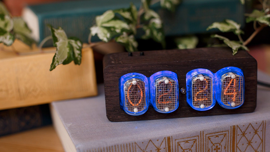 爆レア★製 真空管 置時計 超正確に時を刻みます♪ 大人の豊かさと余裕をあなたの部屋に。真空放電の暖かい光を放つ