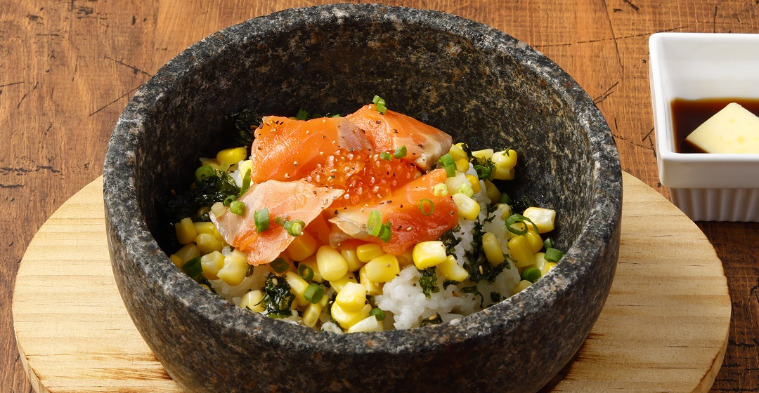 サケとイクラの石焼飯