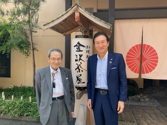 〈トップ同士20年に渡る親交（2022年撮影）〉