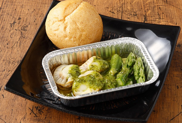 ホタテとアスパラのバジルアヒージョ