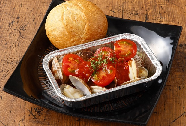 アサリとトマトのアヒージョ