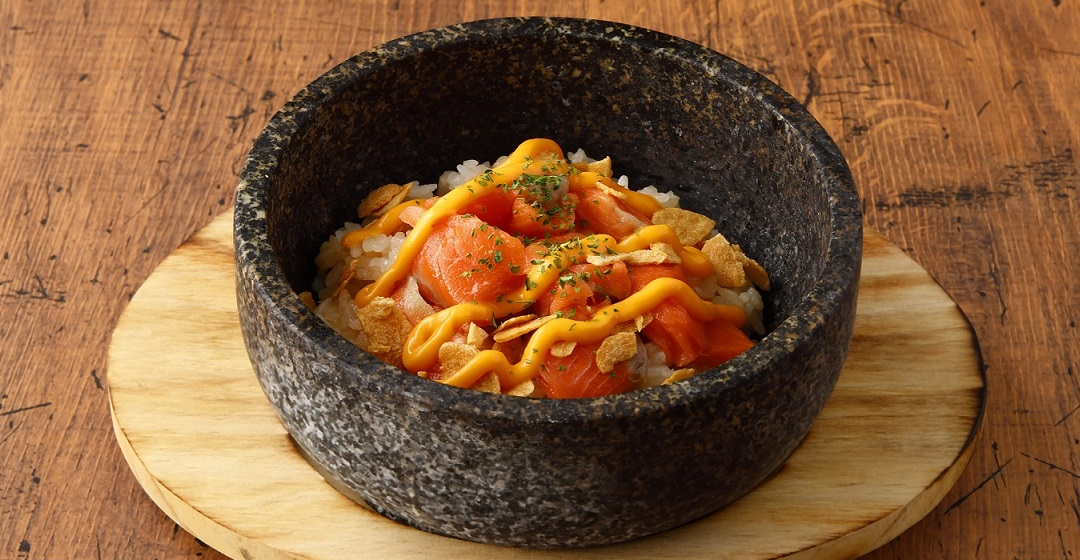 サーモンチーズのガーリックライス