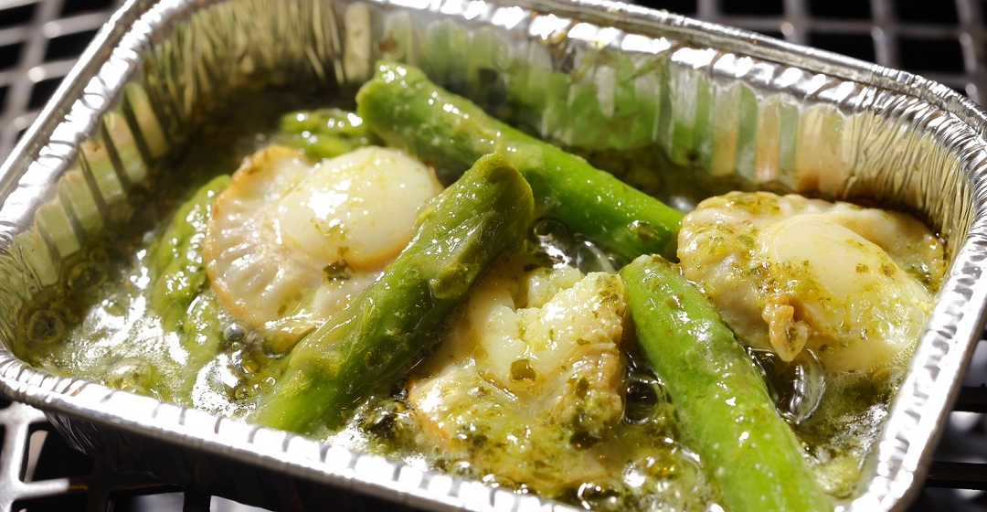 ホタテとアスパラのバジルアヒージョ