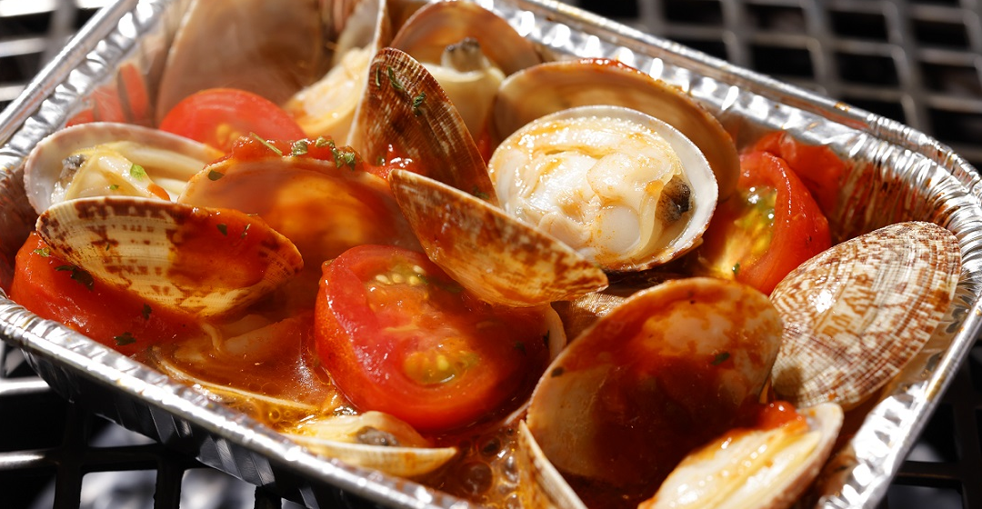 アサリとトマトのアヒージョ