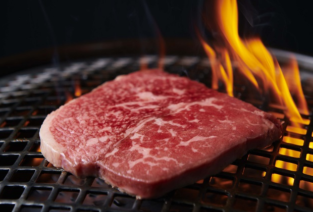 国産プレミアム黒牛「上村牛」厚切りステーキ