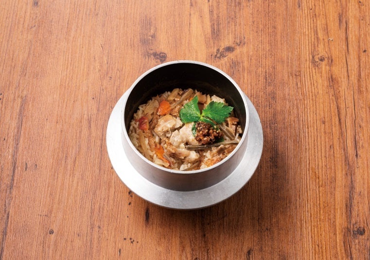 とり釜めし　きく芋醤油添え　599円税抜（６５８円税込）