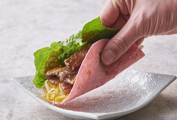 焼肉と組合わせてオリジナルタコスが作れる