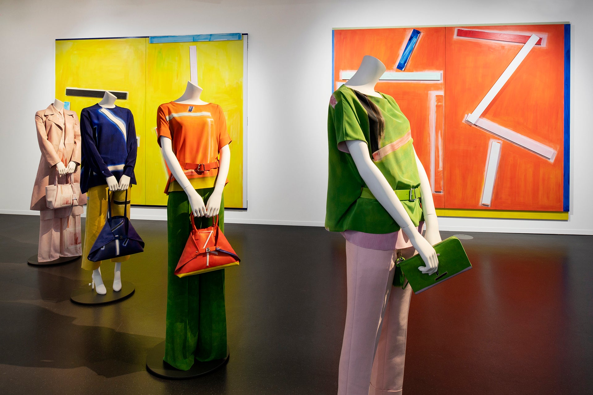 イミ・クネーベルとのコラボレーション（2021年春夏）