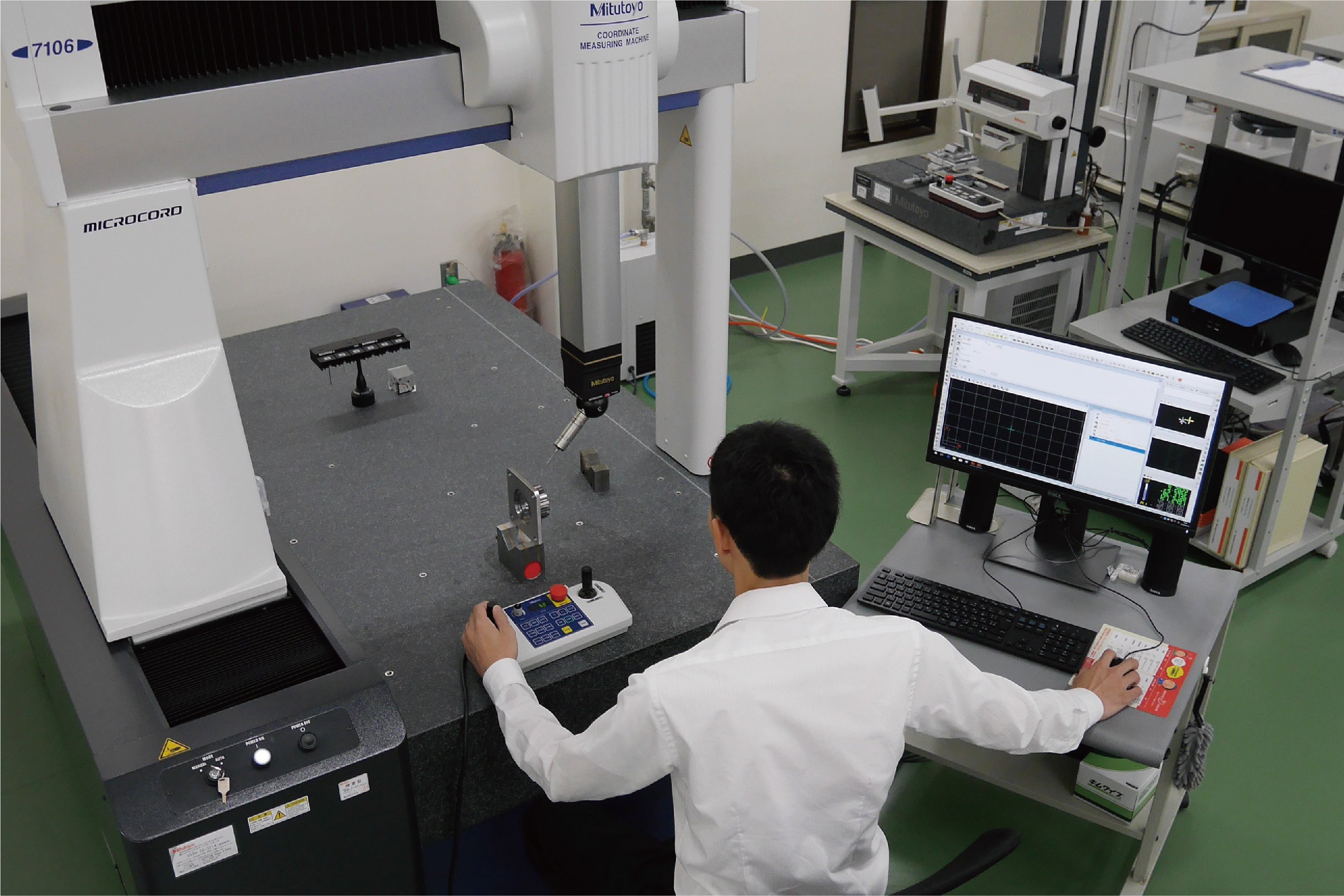 国内3拠点の品質管理センターで納品前検査を実施