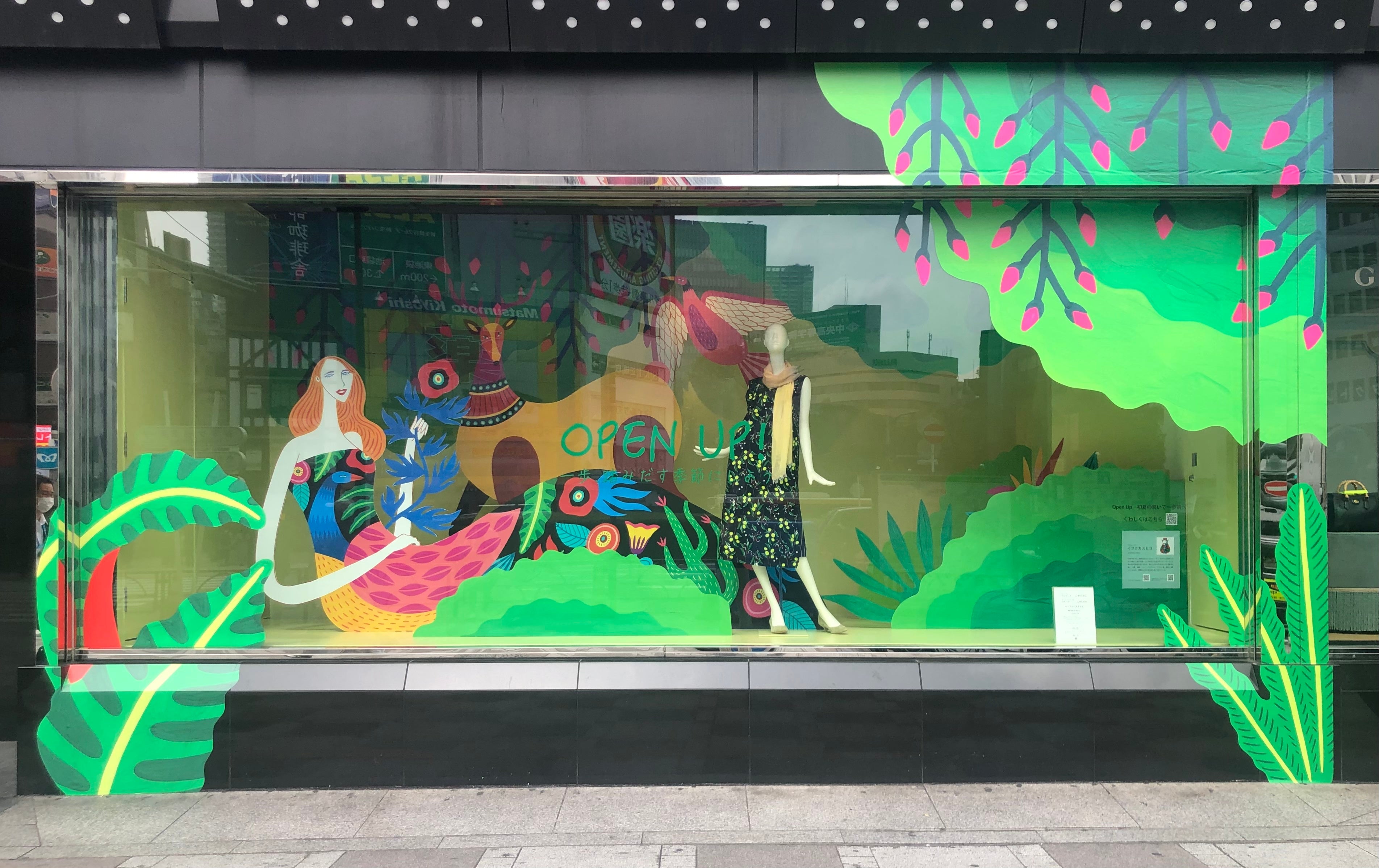 西武池袋本店1階のウィンドーでのディスプレイに使用