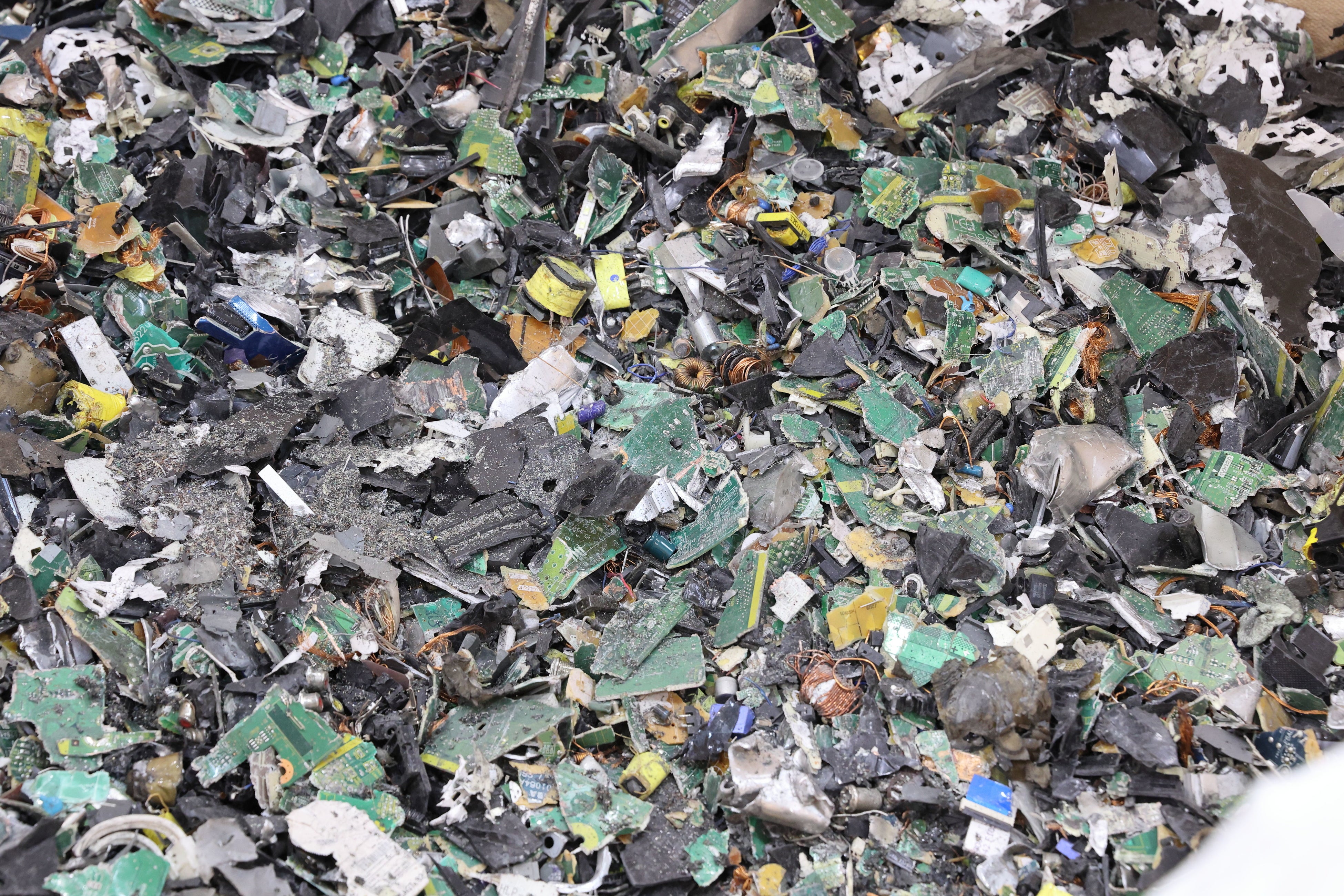 選別後の金銀銅滓　国内大手精錬所へ出荷