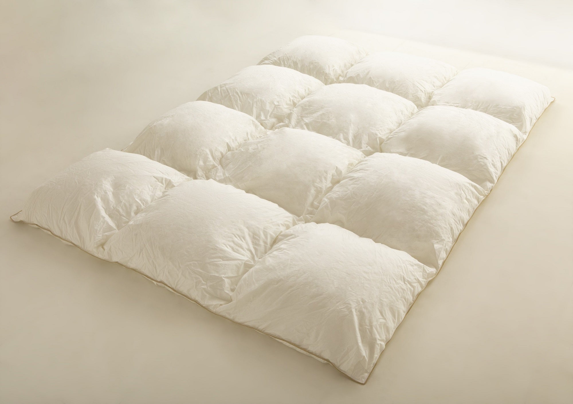 羽毛布団「セレブレイト」