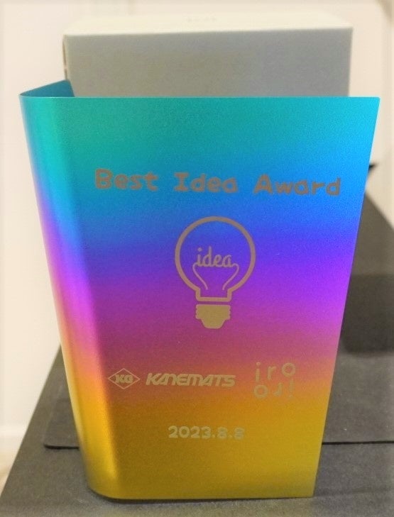 特別賞のチタン製の盾