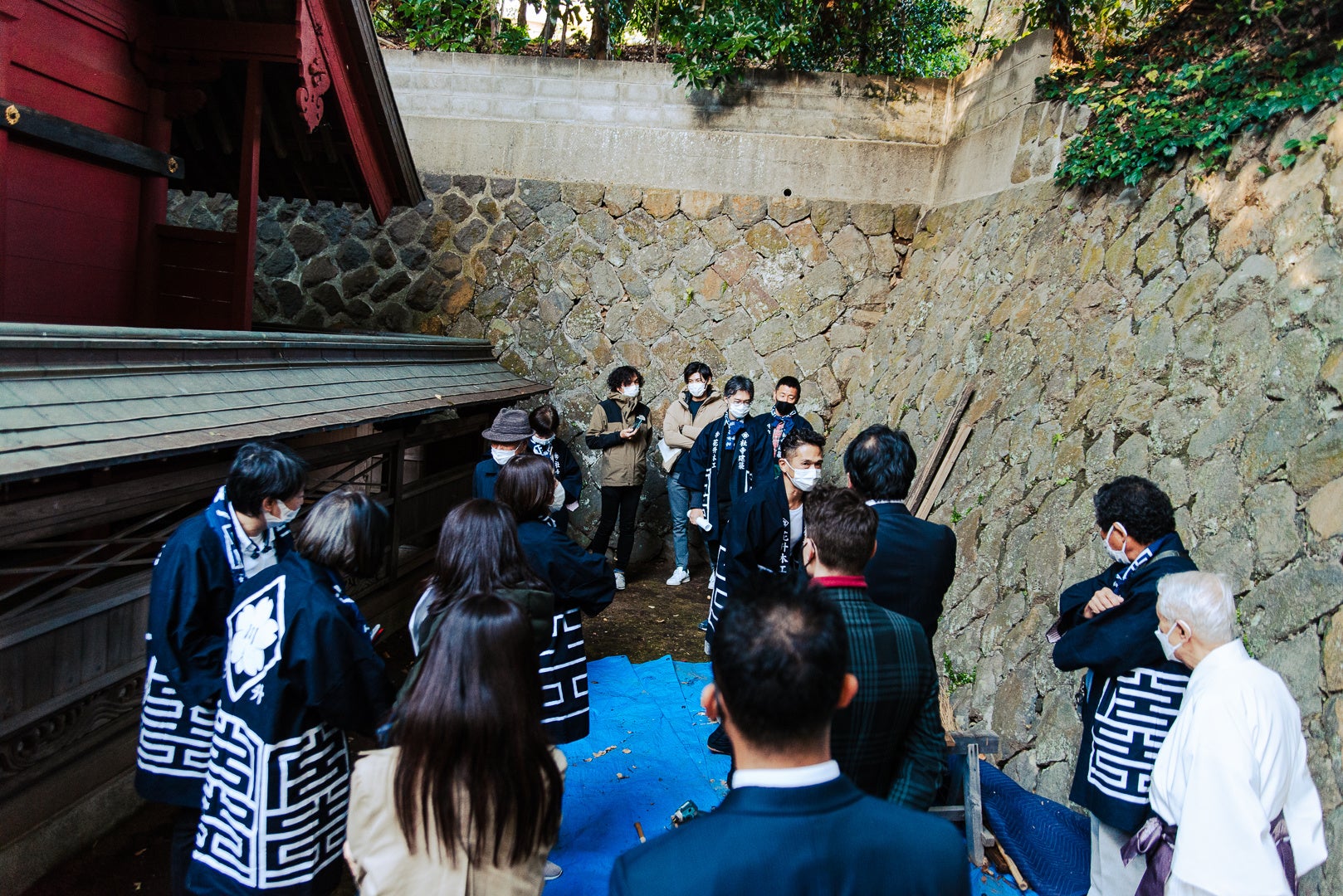神社本殿で宮大工作業を特別に見学
