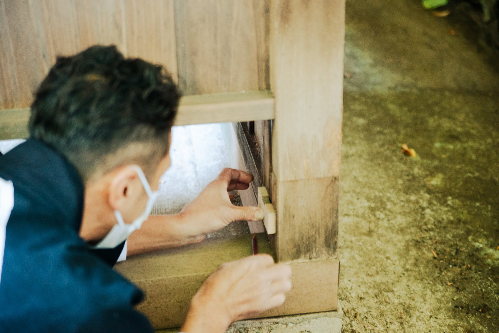 実際の神社における作業風景。真剣そのもの。