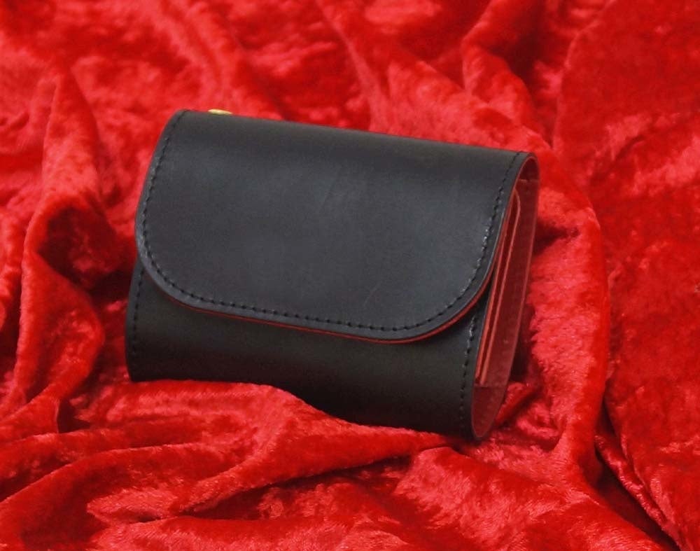 不思議！お札が折れないミニ財布】の進化版が登場！京都で育った黒毛