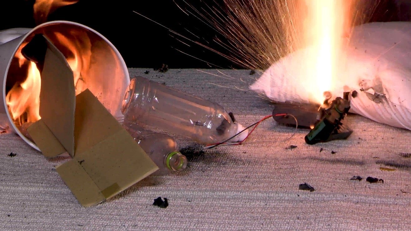 安さの裏に潜む非純正バッテリーの危険性 発火の事故多発 独立行政法人製品評価技術基盤機構のプレスリリース 安さの裏に潜む非純正バッテリーの危険性 発火の事故多発 独立行政法人製品評価技術基盤機構のプレスリリース