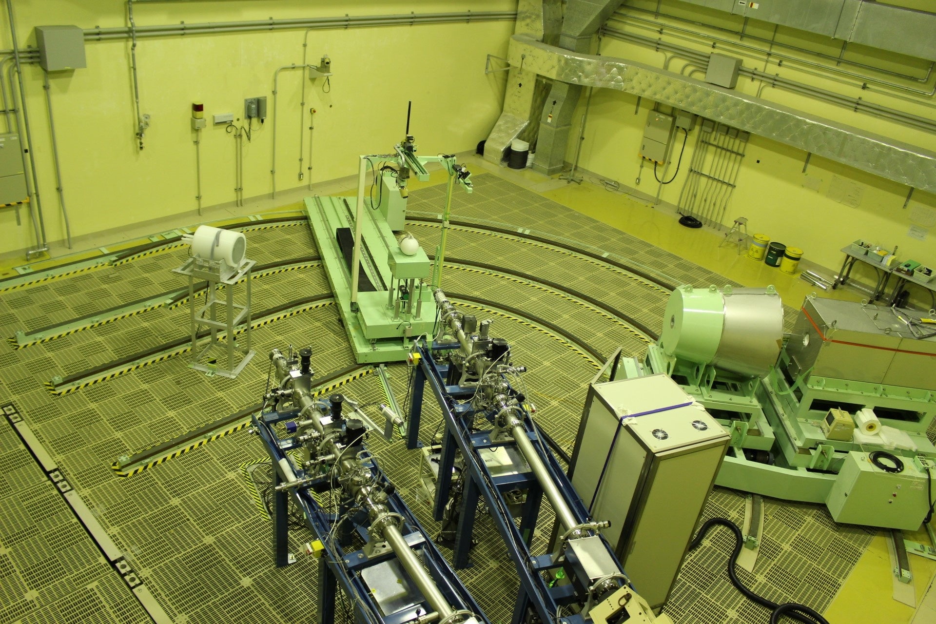 試験風景(写真提供:国立研究開発法人日本原子力研究開発機構)